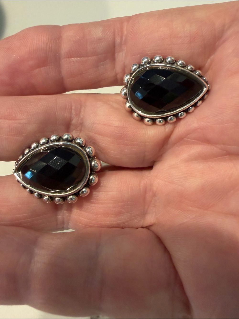 Lagos Maya Doublet Black Onyx Faceted teardrop
Earrings Like New Condition